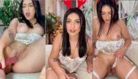 Mira a Clara Wellen desnuda y masturbándose el culo