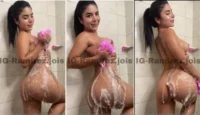 En la ducha, Jois Ramírez está demostrando ser todo seductor