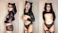 NotUrKitten, con sus grandes pechos y su cuerpo delgado, soltándose y meneándose
